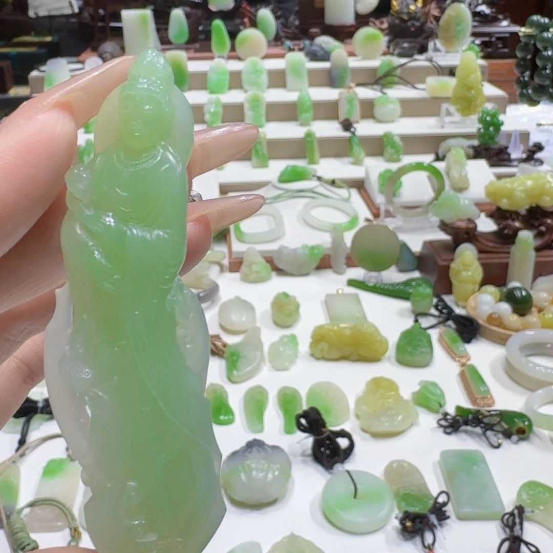 和田玉（翠青玉）未镶嵌挂件翠青观音