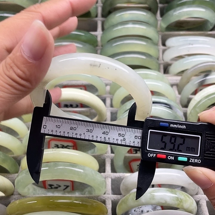 未镶嵌蛇纹石玉手镯360