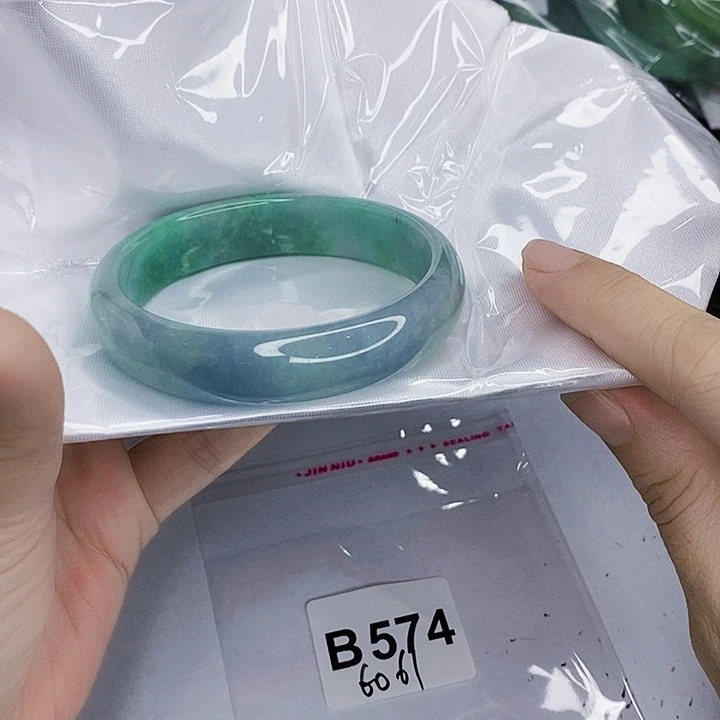 翡翠未镶嵌手镯一图一物实物为准