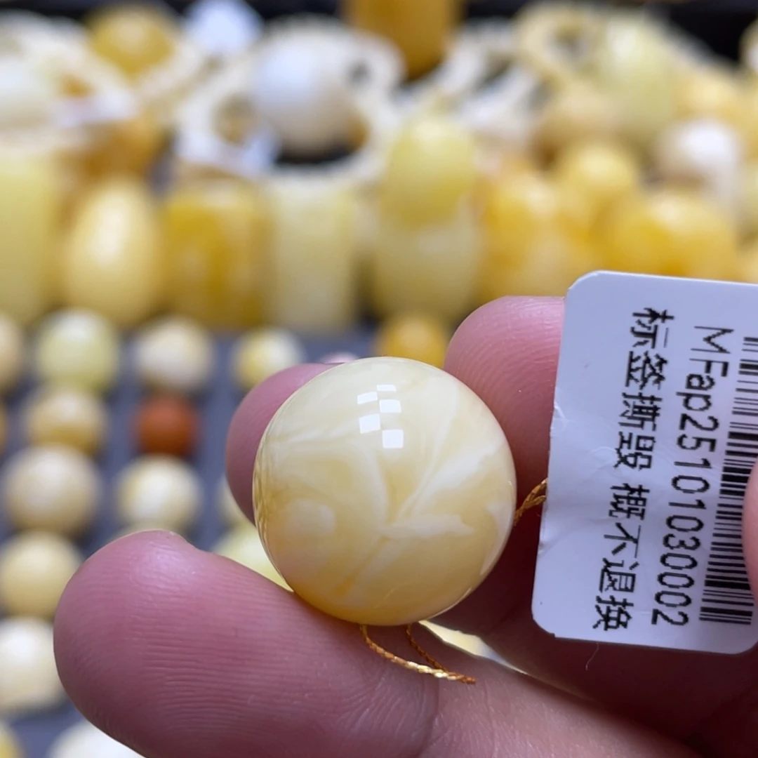 蜜蜡未镶嵌裸石16.8mm瑕疵