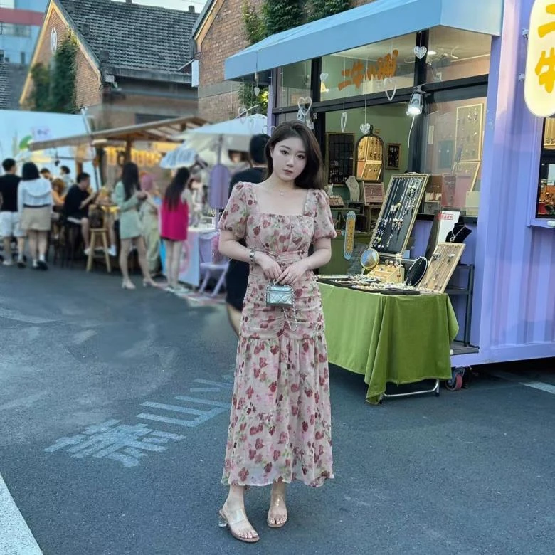 琪琪怪怪 大码女装法式洋气桔梗碎花高腰显瘦方领连衣裙D11518QL