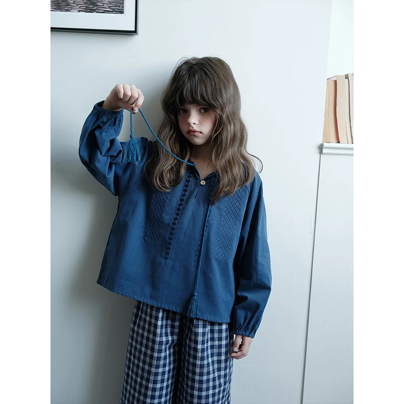 海蓝刺绣衬衫Q1185