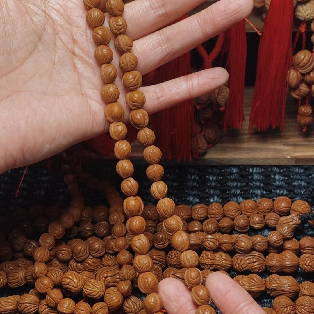 桃核吊坠桃枭手持1