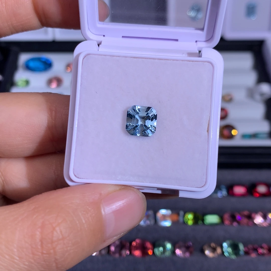 海蓝宝石笔搁未镶嵌2.35ct