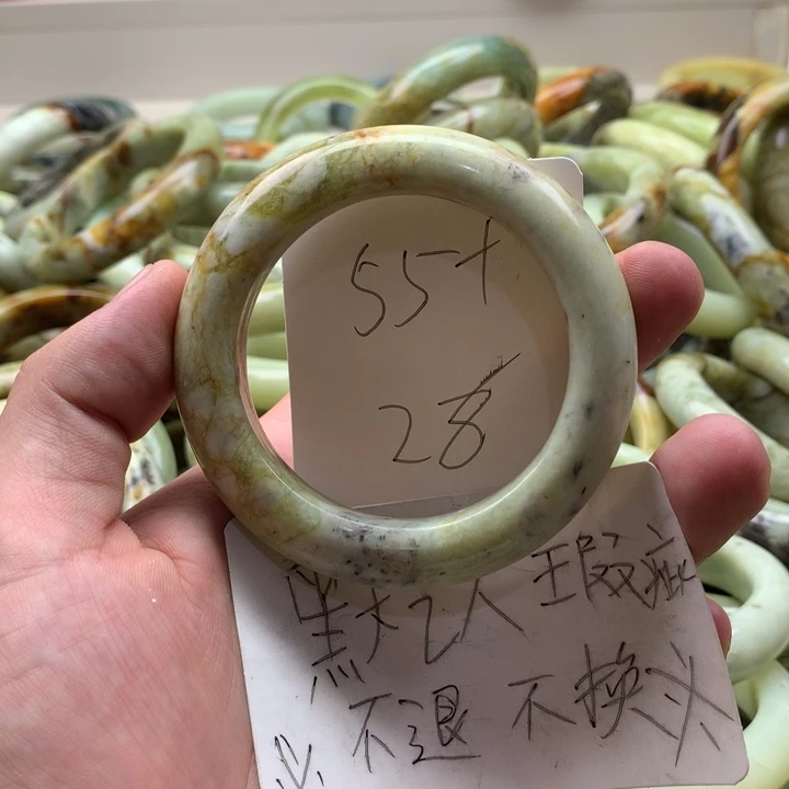 蛇纹石玉未镶嵌手镯