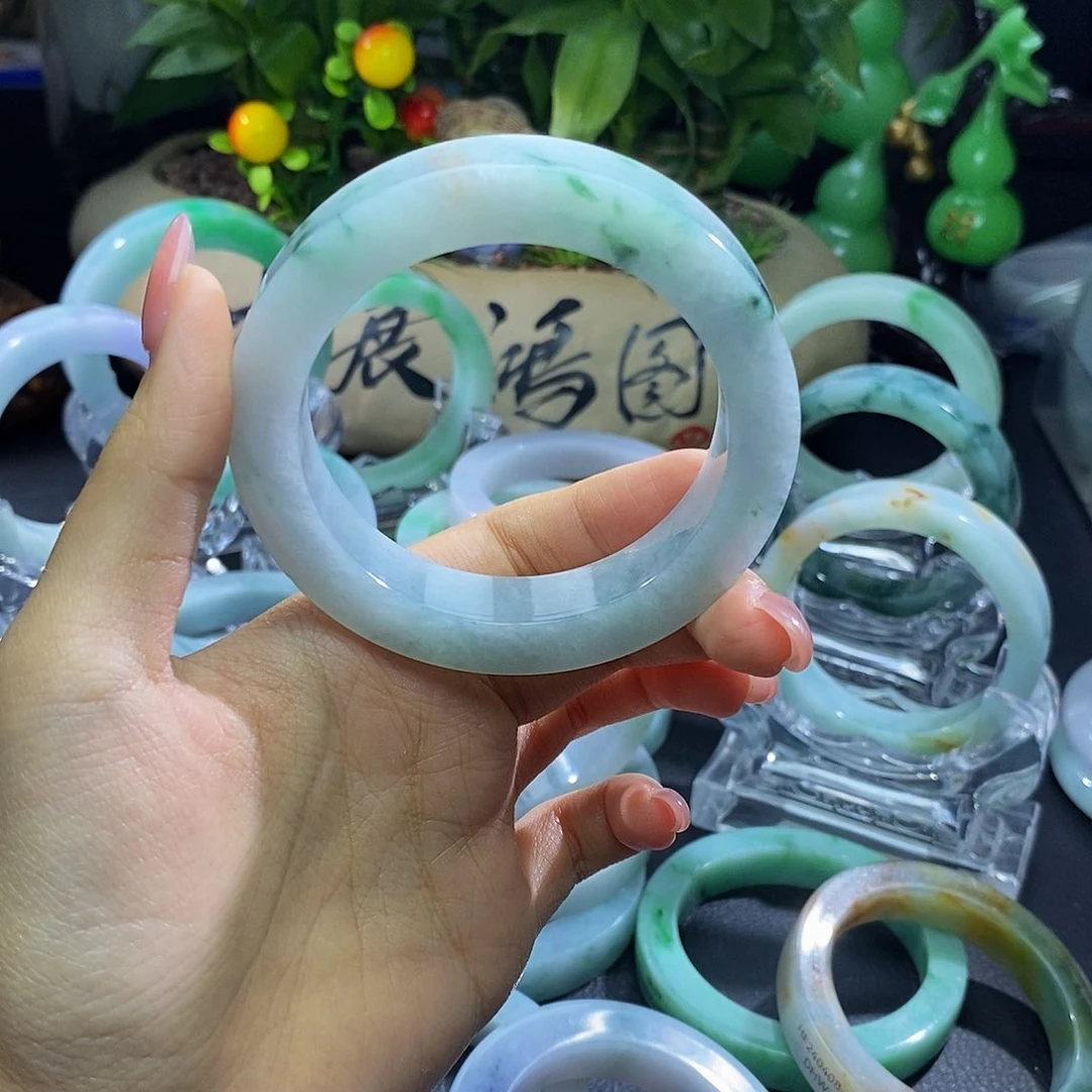 未镶嵌手镯定制翡翠翼*