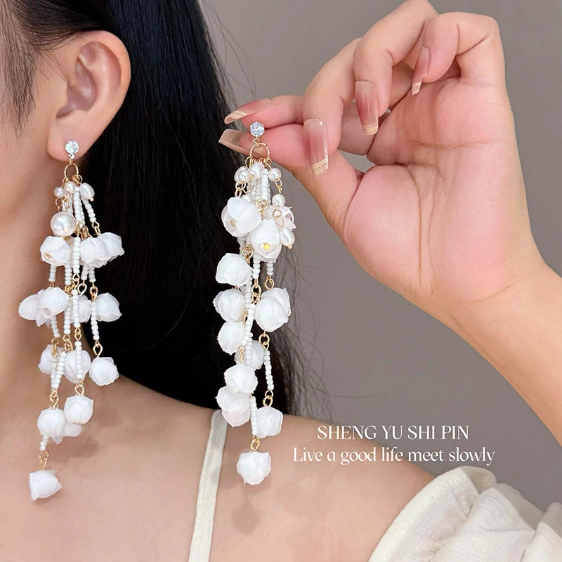 合金布艺耳饰 法式白色铃兰花流苏耳环轻奢百搭配饰婚纱礼服耳饰