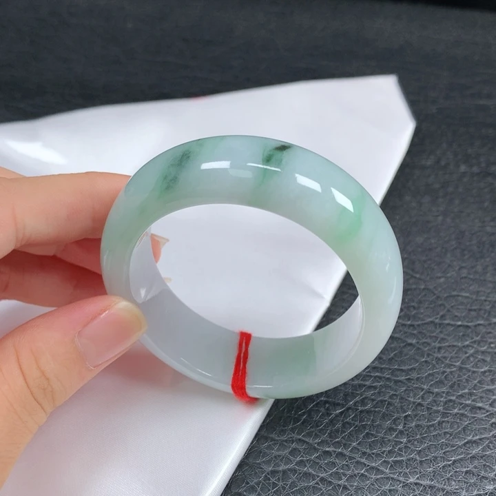 未镶嵌手镯（贵妃镯）翡翠