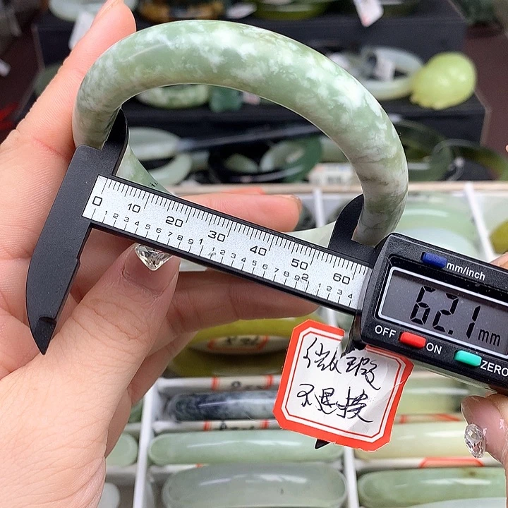 蛇纹石玉手镯未镶嵌938