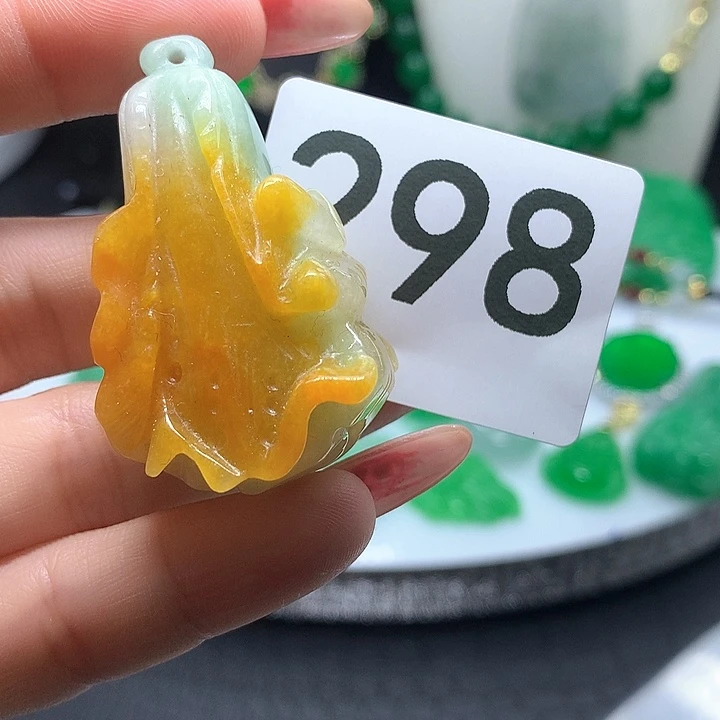 翡翠吊坠(赠链)未镶嵌