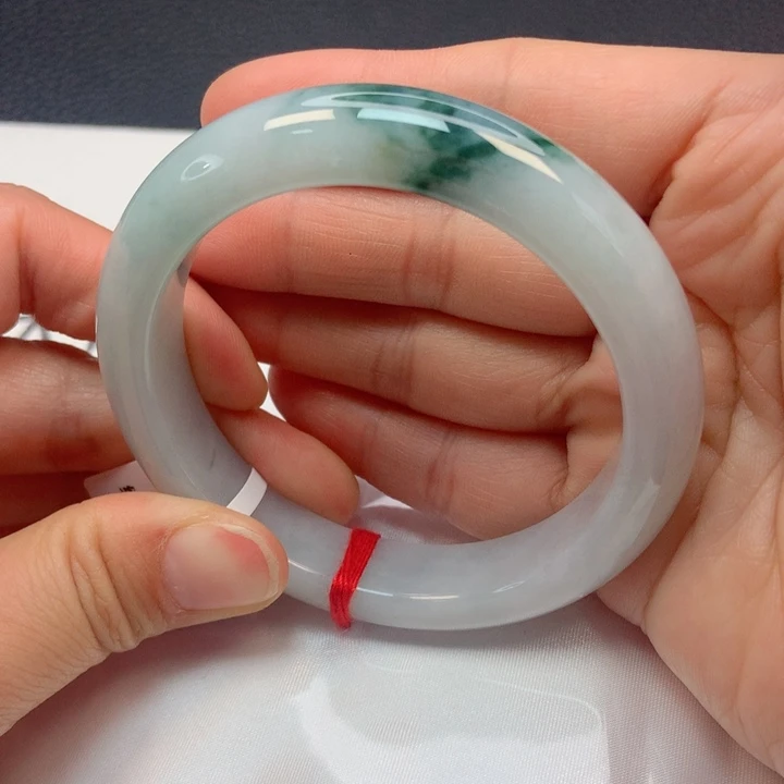 翡翠手镯未镶嵌57圈