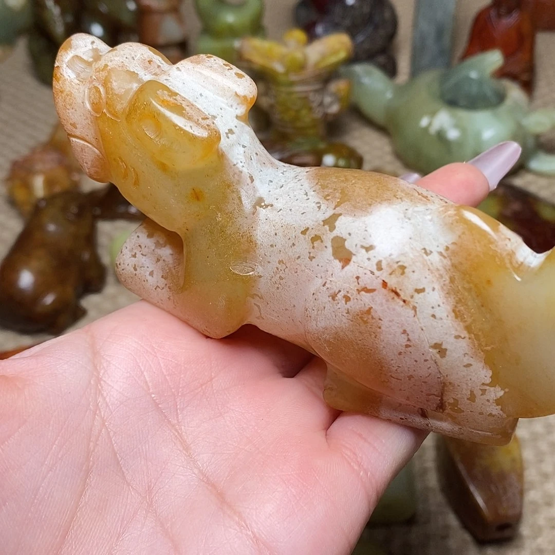 蛇纹石玉足铂镶嵌颈饰