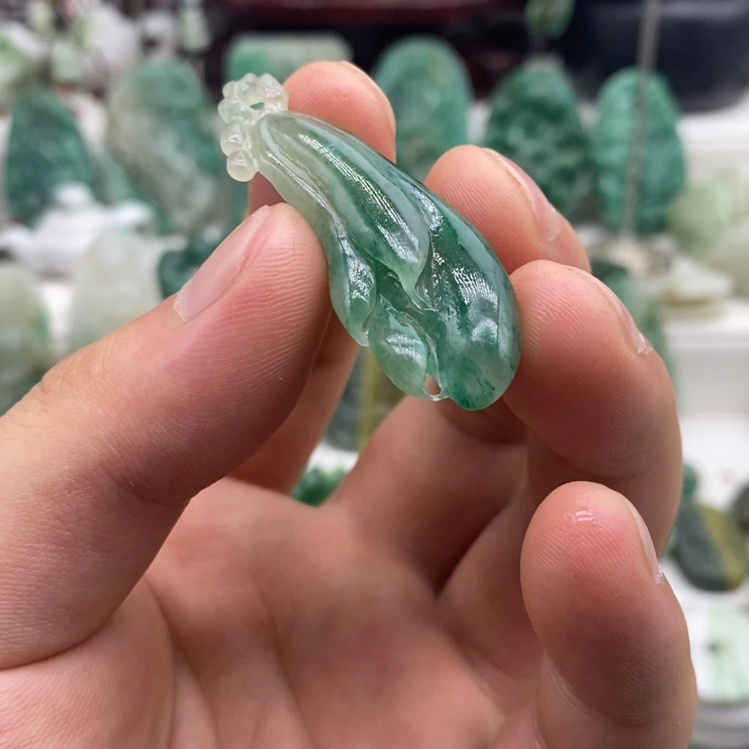 独山玉未镶嵌颈饰