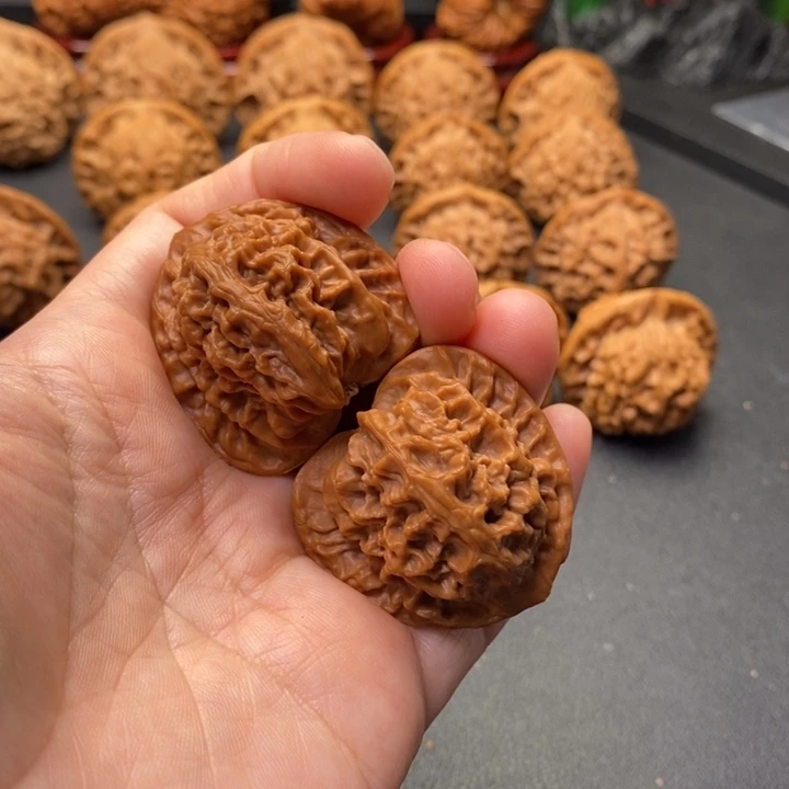 文玩核桃把件37尺渔阳公子帽野核