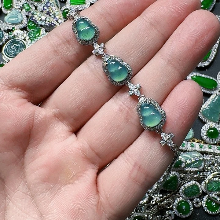 翡翠颈饰未镶嵌天然A货翡翠放漏