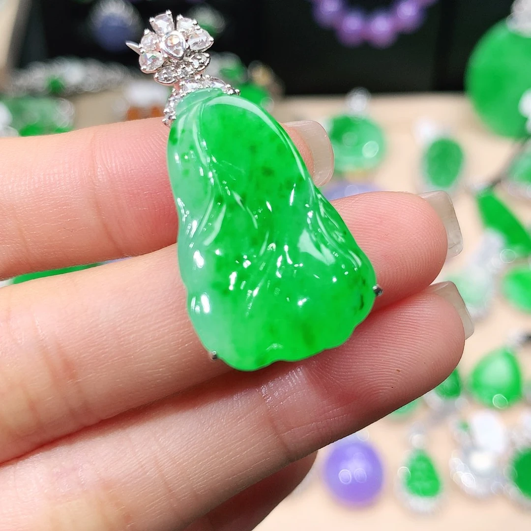 翡翠18K金镶嵌颈饰