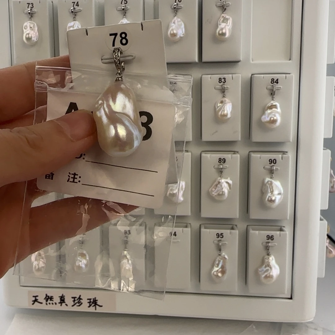 e***s淡水珍珠合金颈饰