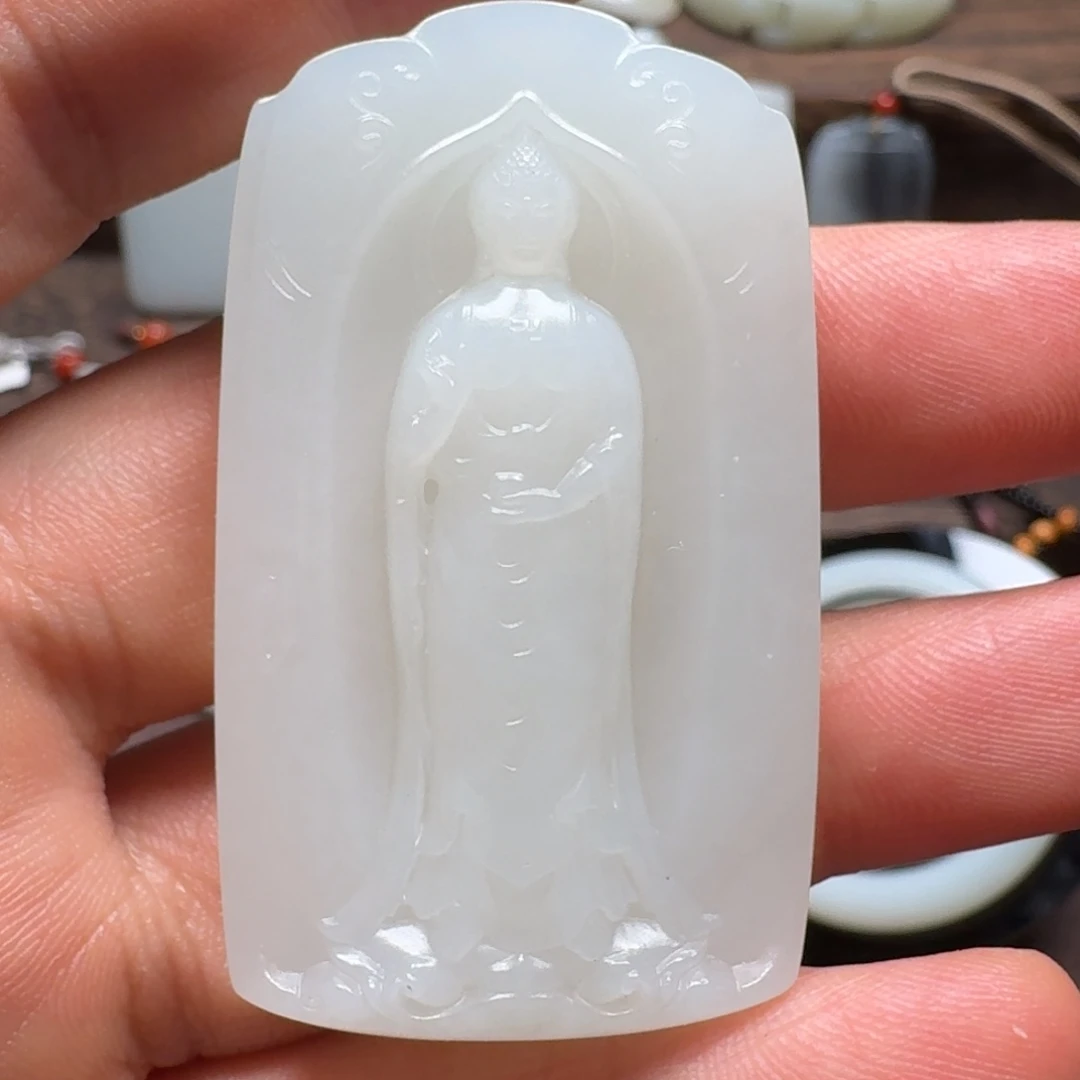 颈饰未镶嵌和田玉（白玉）