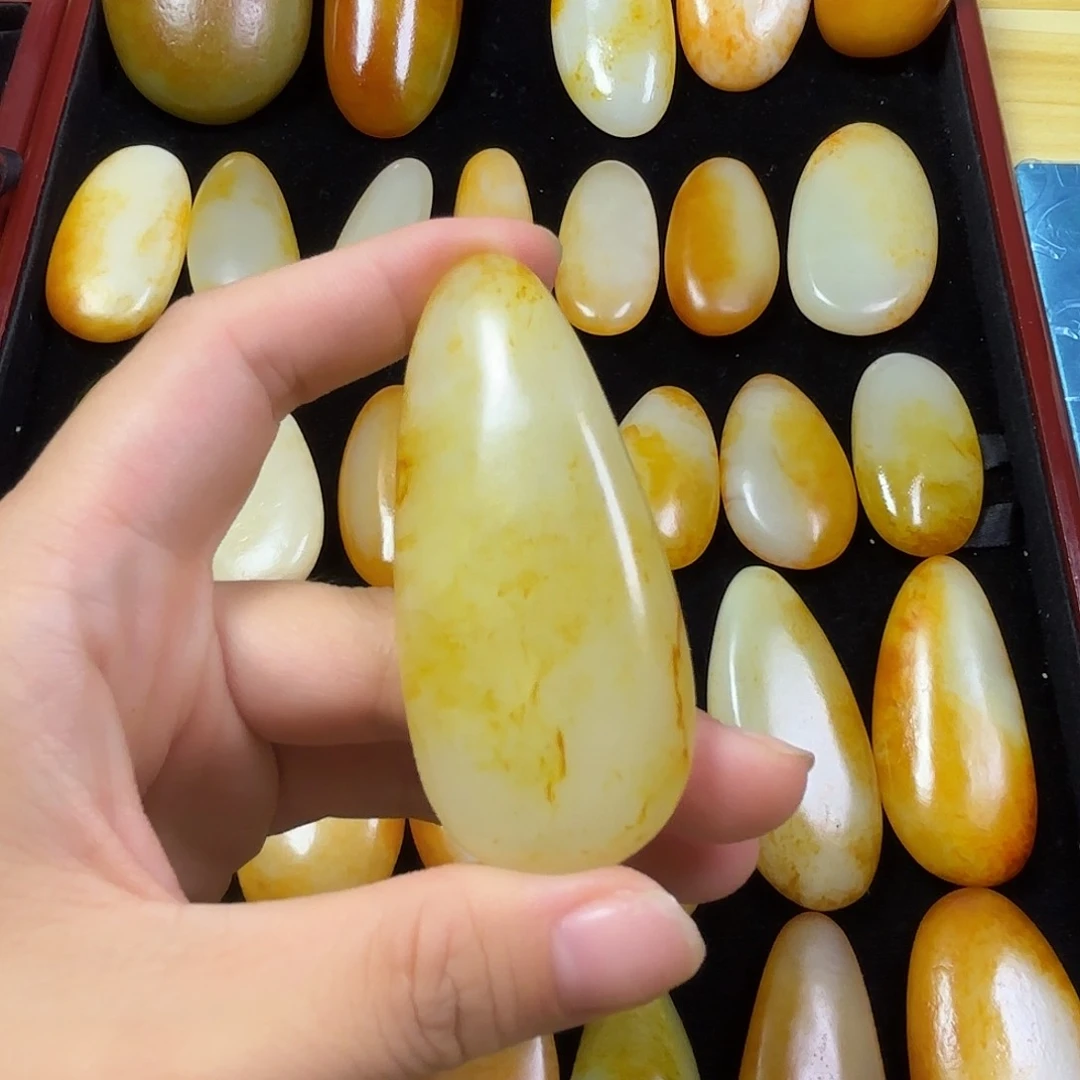 和田玉未镶嵌颈饰缘**空
