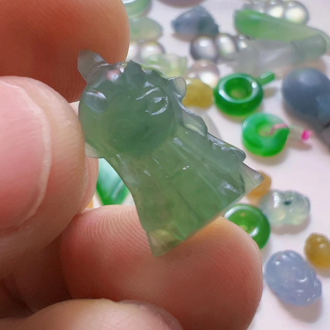 定制翡翠未镶嵌不**山丙