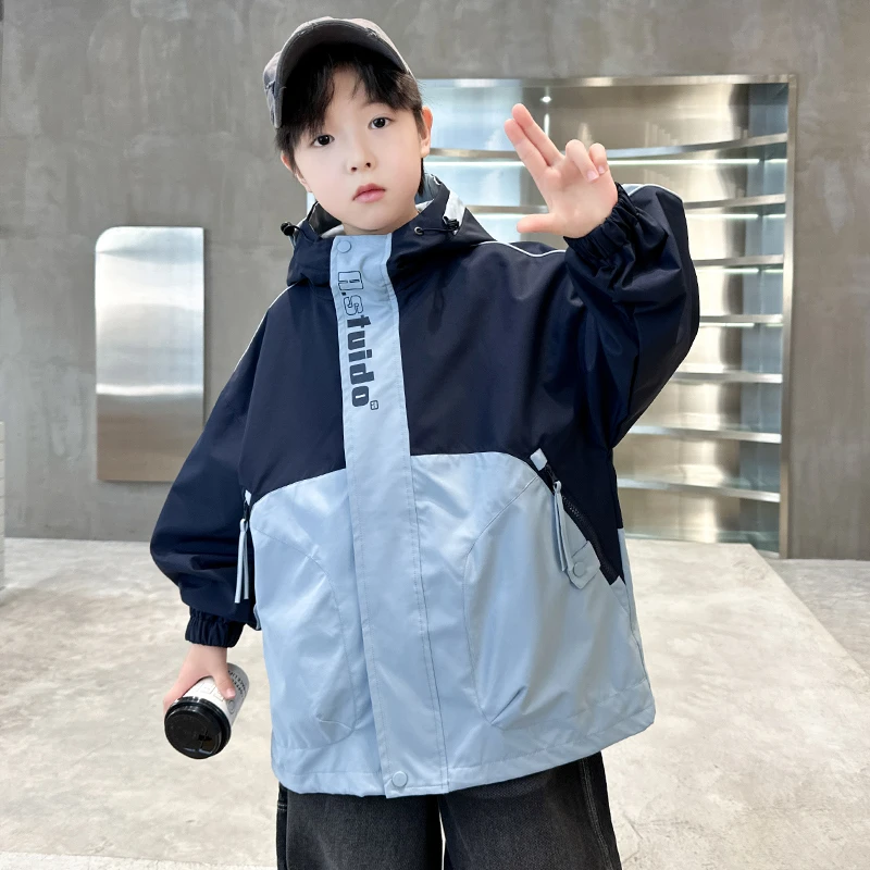 男童外套春秋款2025新款秋装中大儿童男孩秋季连帽冲锋衣帅气上衣