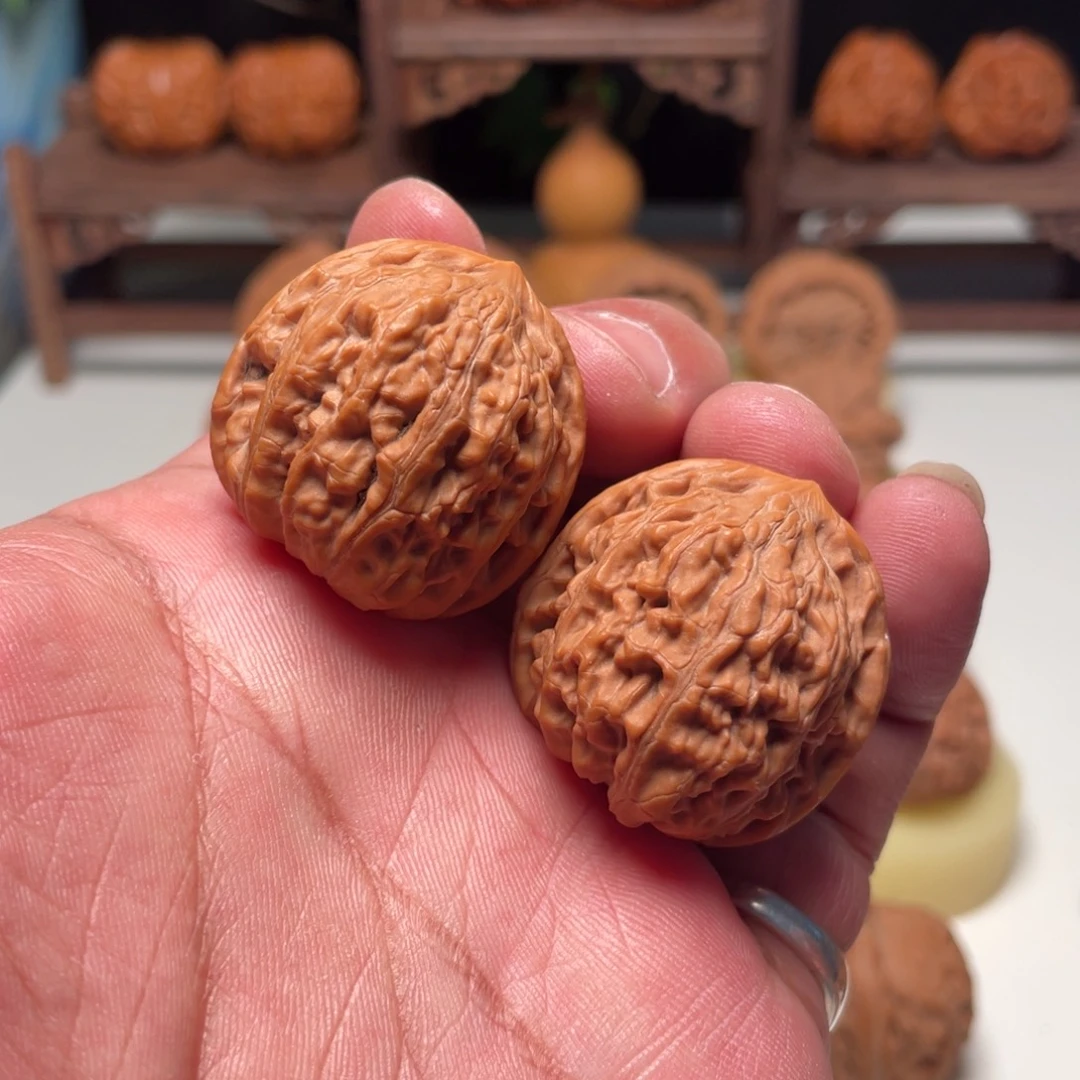 文玩核桃吊坠龙珠