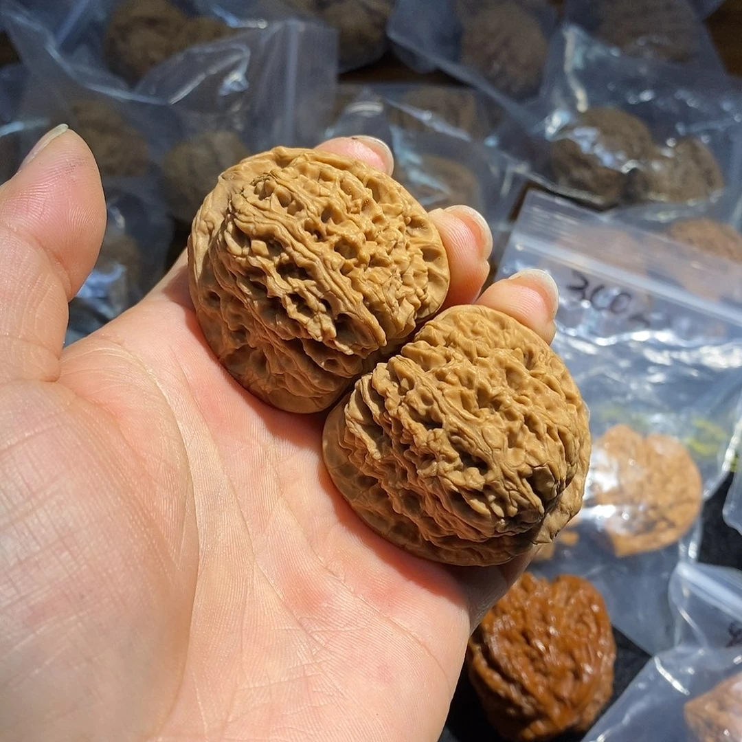 文玩核桃吊坠南疆石核桃40