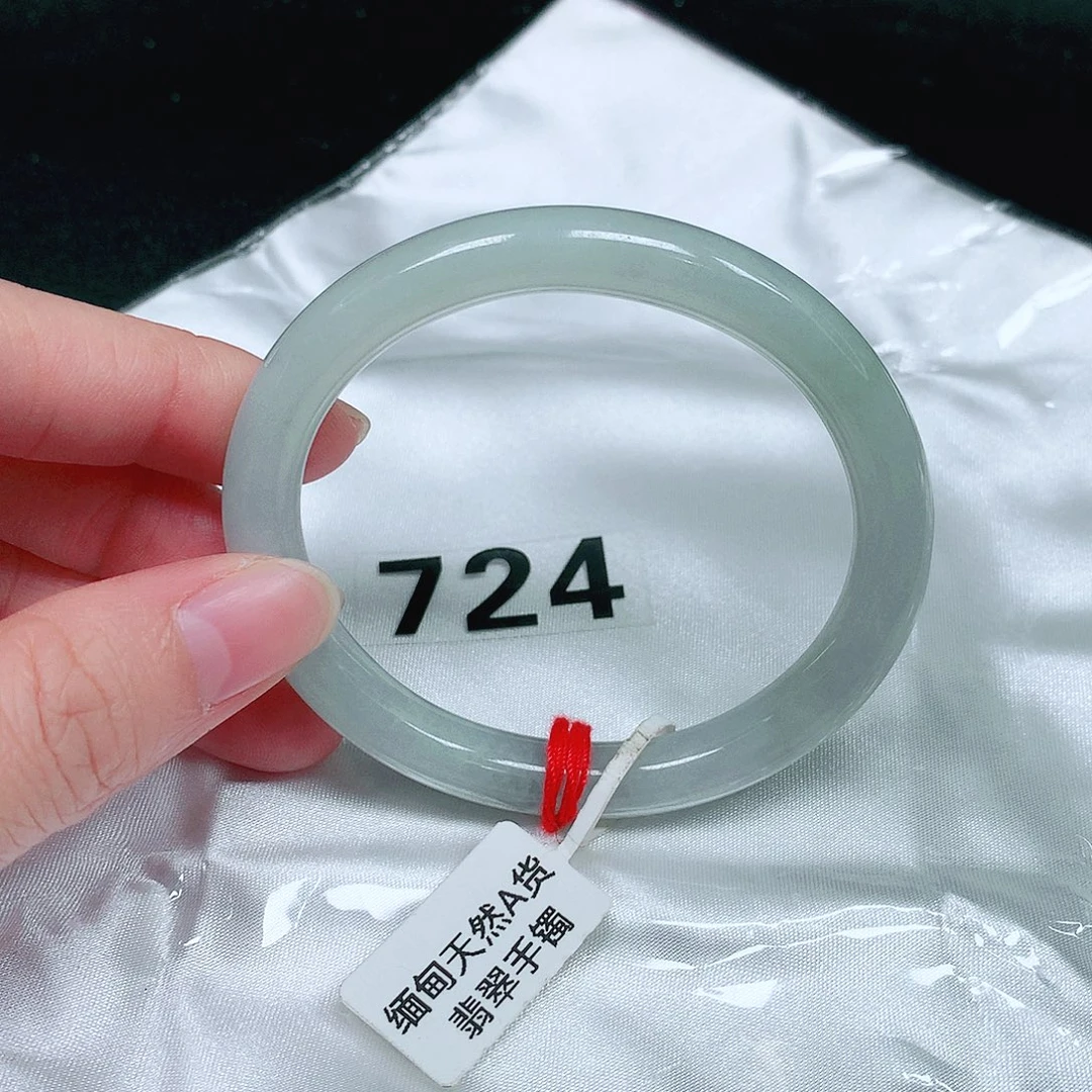 翡翠未镶嵌手镯（贵妃镯）