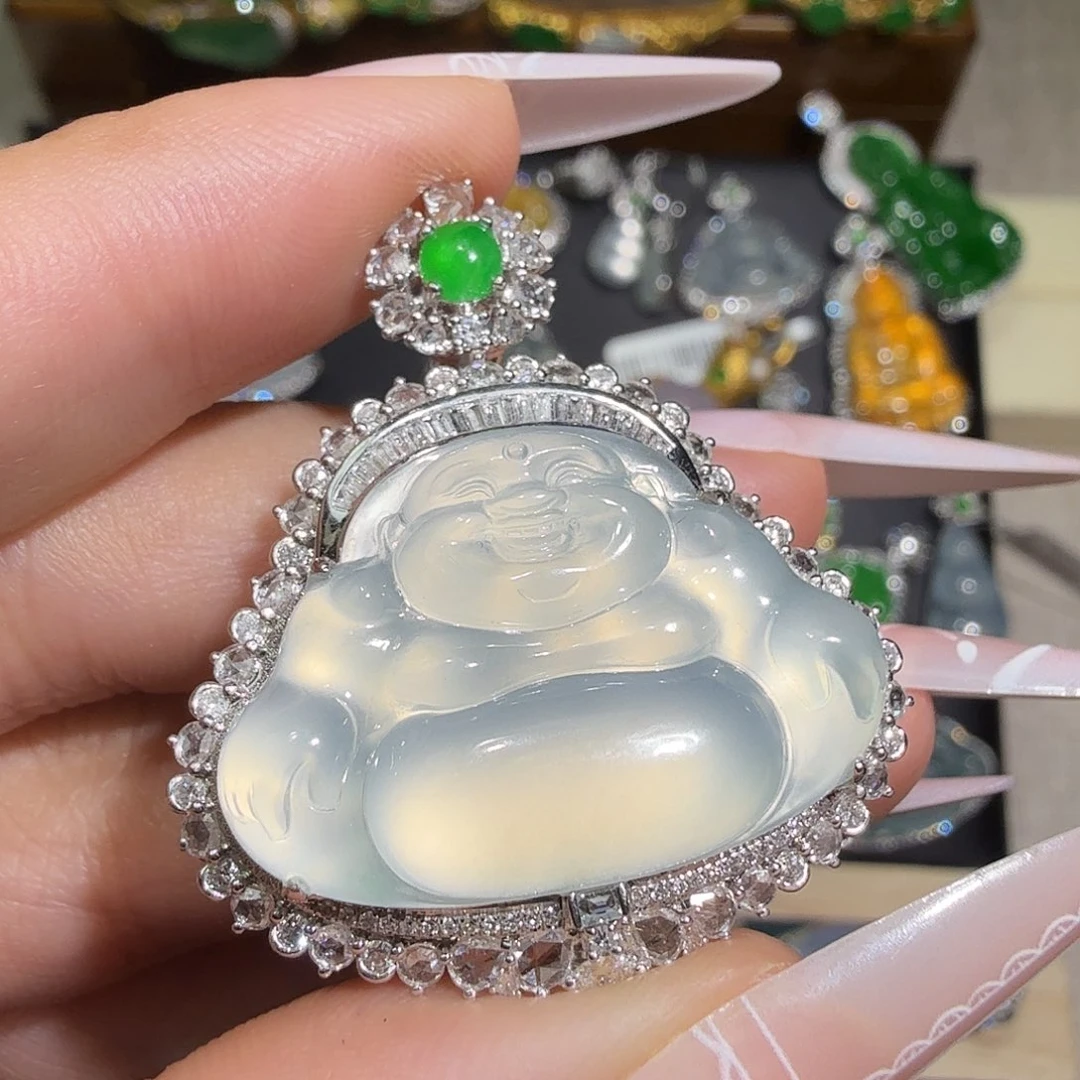 小***包颈饰18K金镶嵌翡翠