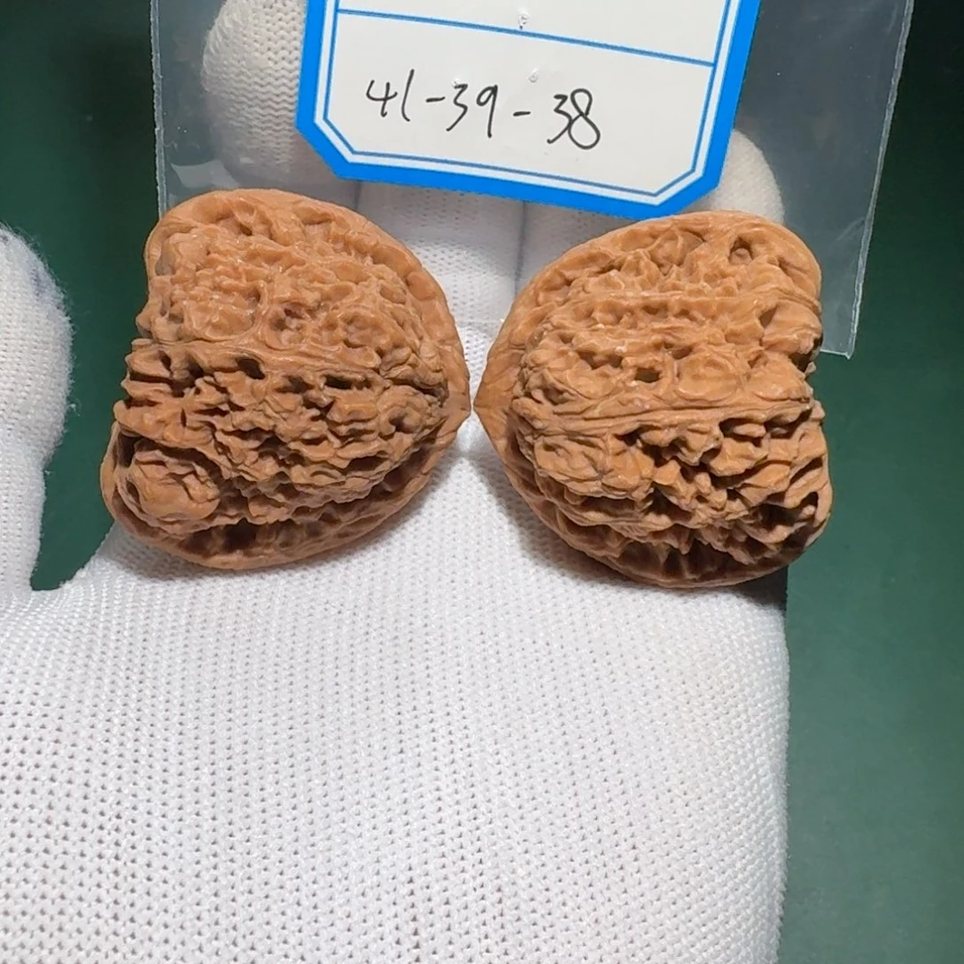 文玩核桃吊坠52号万字