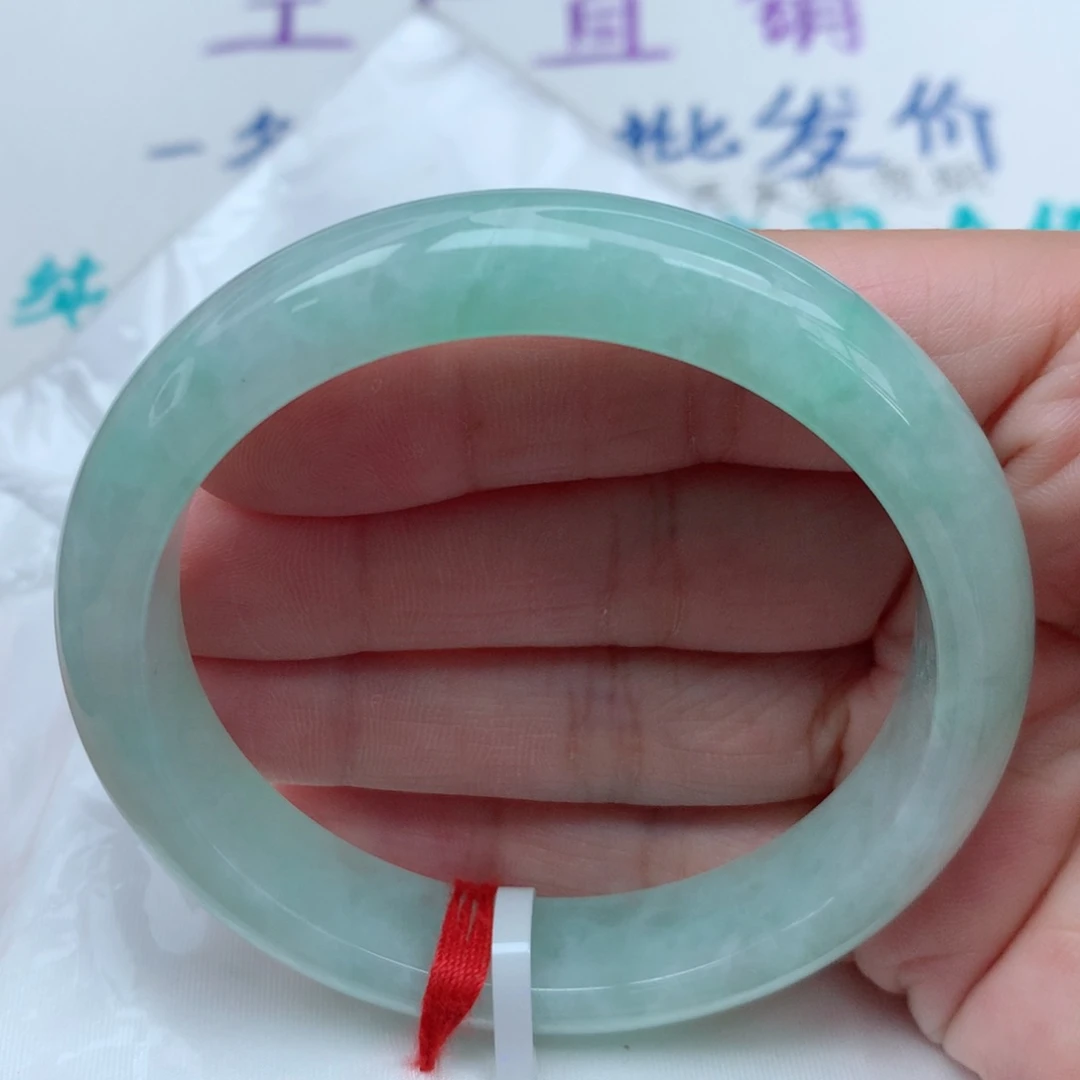 翡翠手镯未镶嵌58圈 甜绿底 有瑕疵