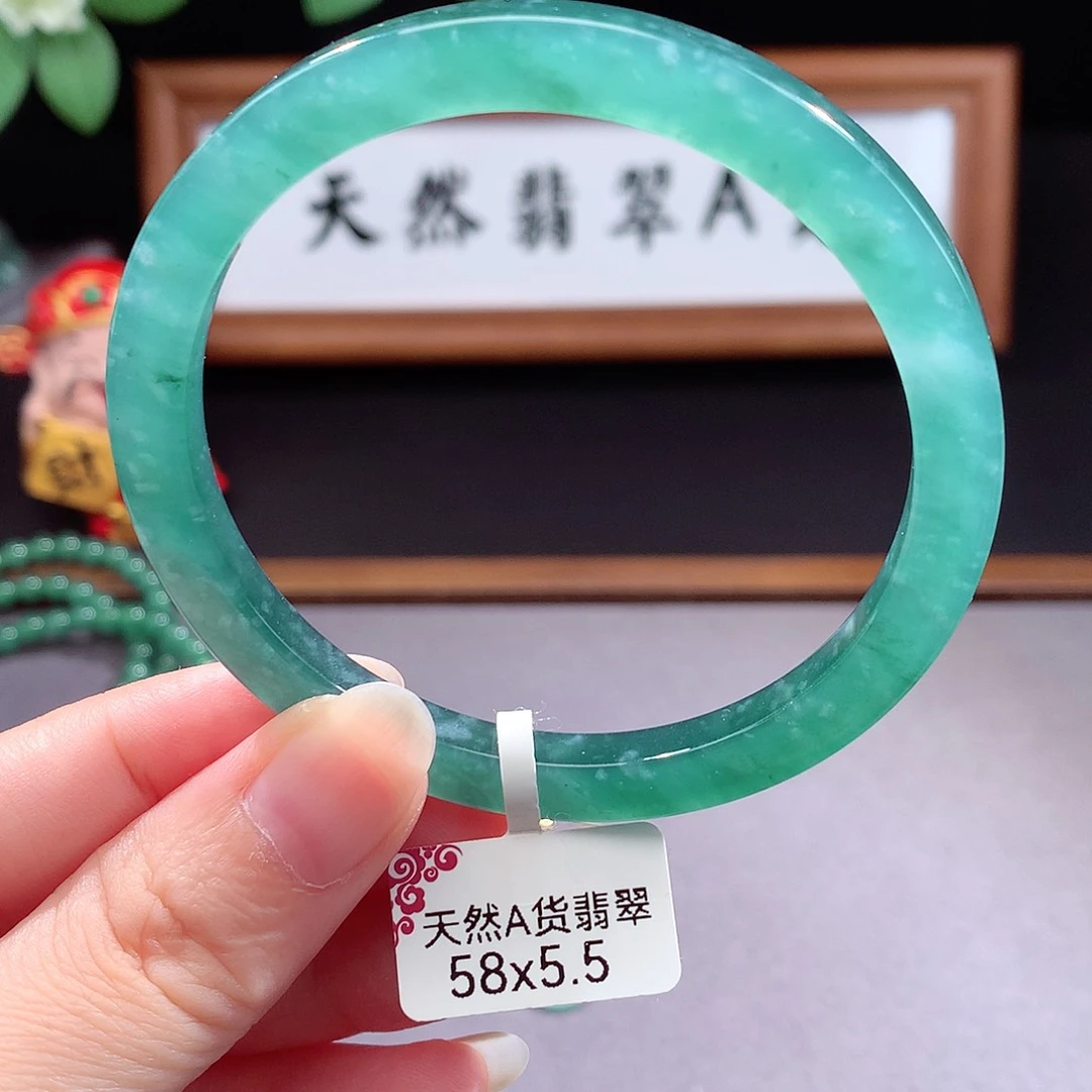 未镶嵌手镯（圆镯）翡翠