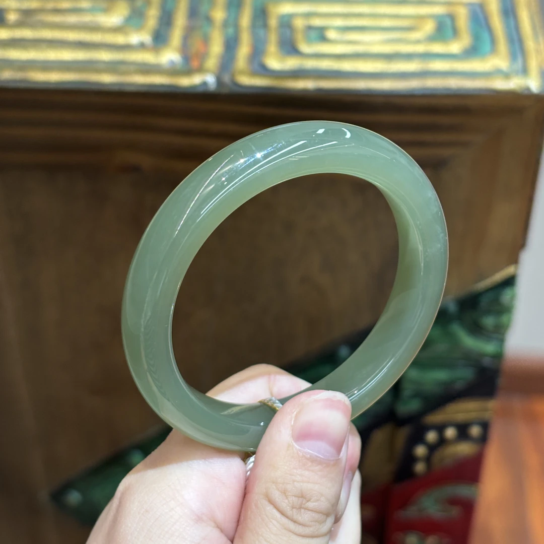 112773wt和田玉青海料湖水绿手镯圈口约52克重约43.8g