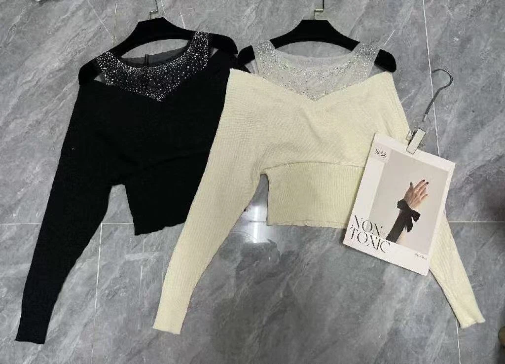 新wss女装-2025冬季新款烫钻网纱一字肩假两件露肩针织衫