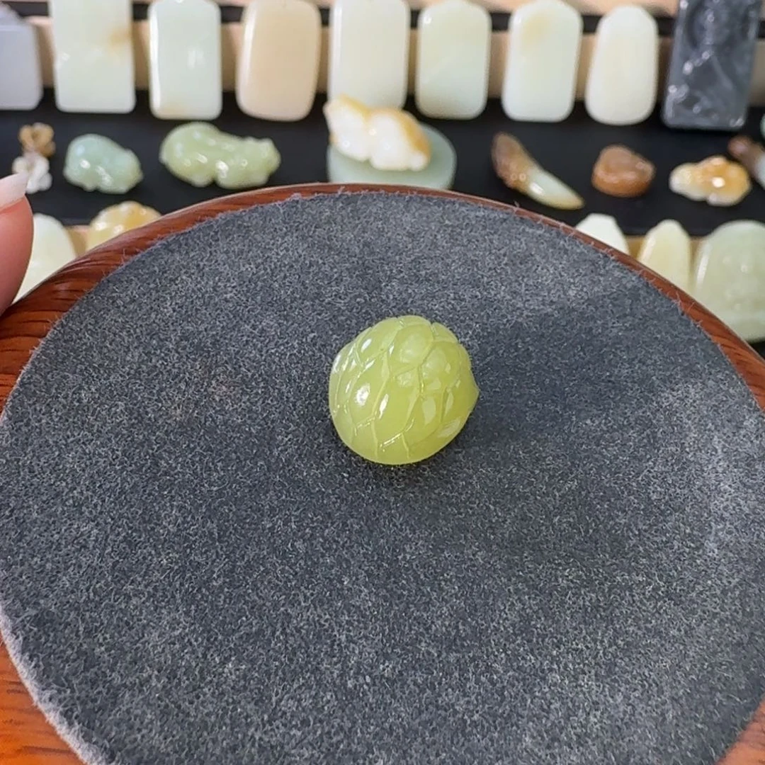 月***˘和田玉未镶嵌颈饰