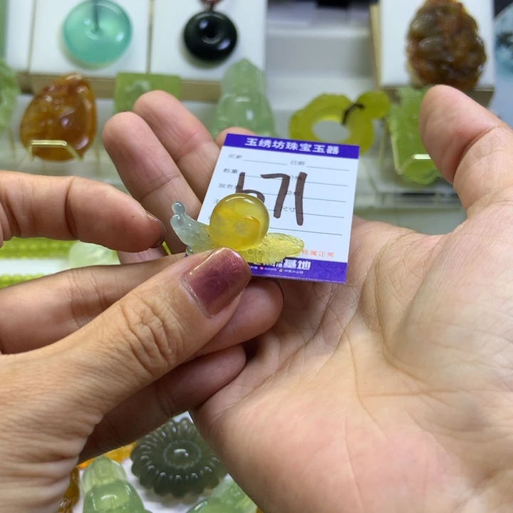 【闪购商品】蛇纹石玉未镶嵌颈饰阿****伊