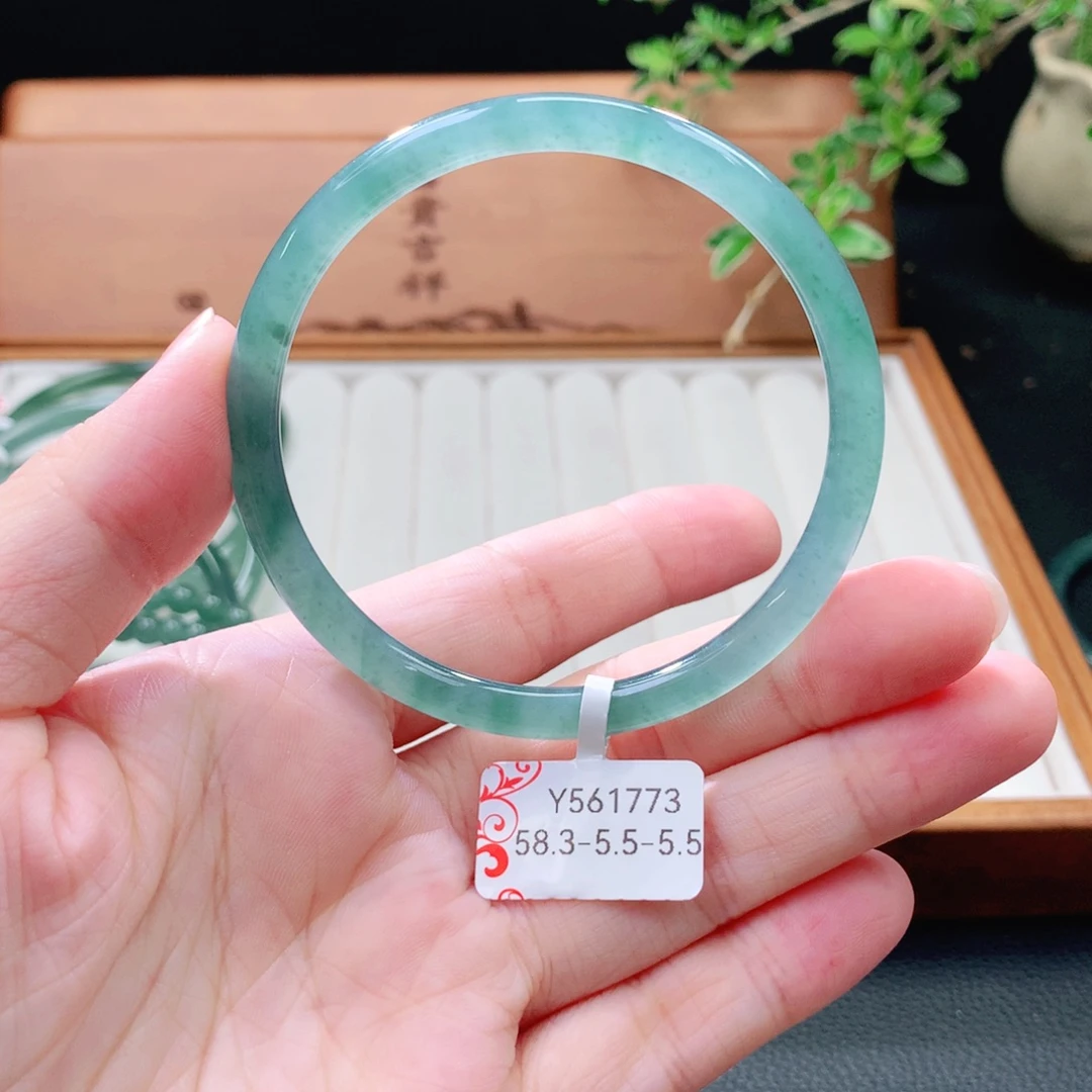 未镶嵌手镯（圆镯）翡翠