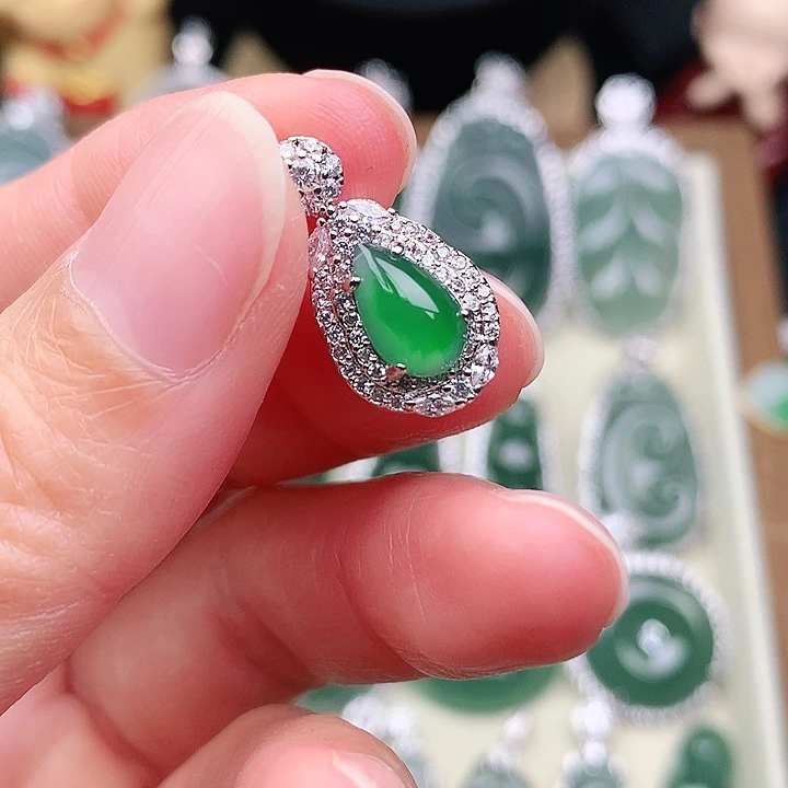 颈饰未镶嵌翡翠吊坠