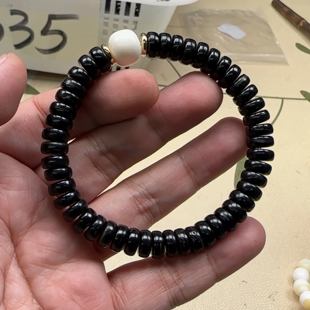 白玉菩提吊坠黑色335