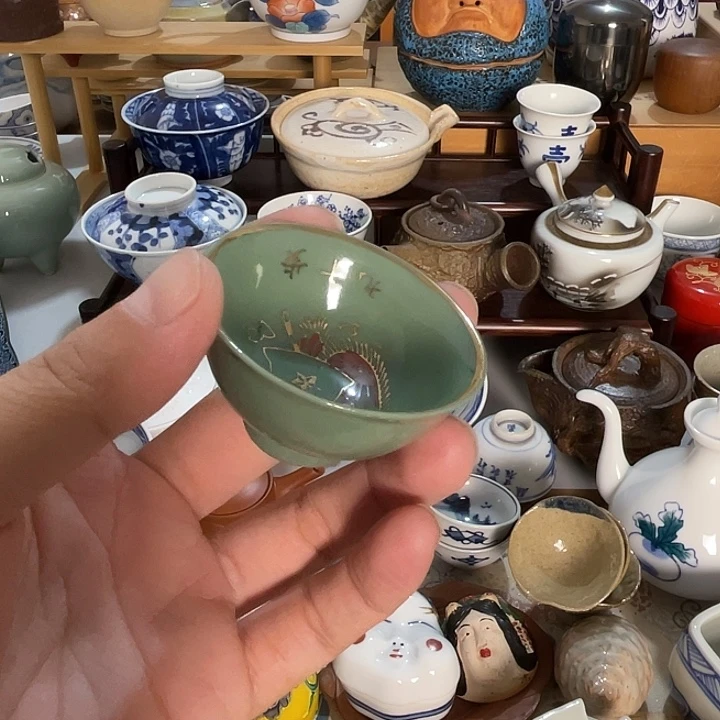 鞠***锁瓷片有瑕疵一个小杯子