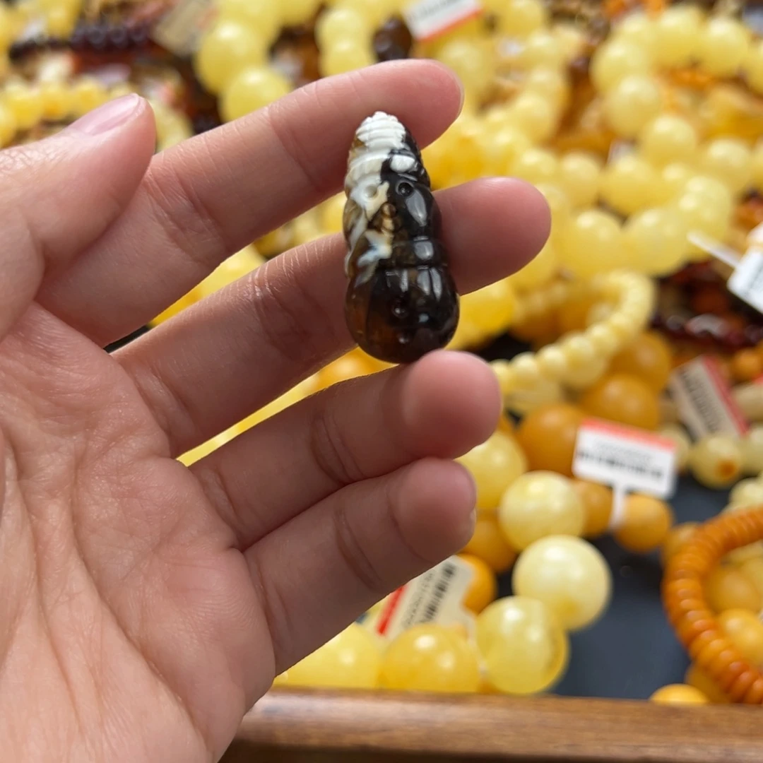 未镶嵌琥珀珠宝奇石