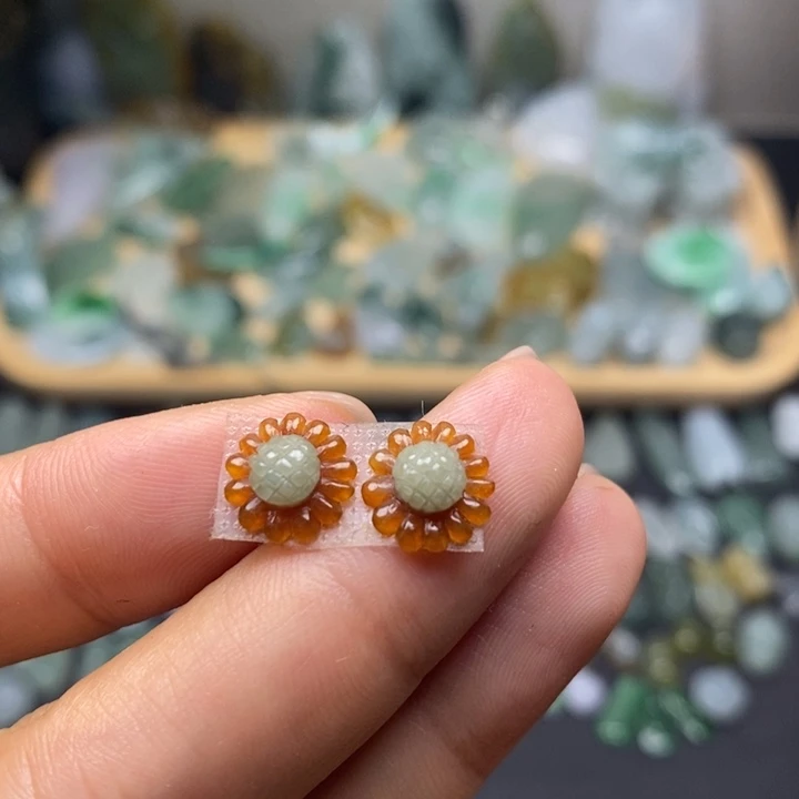颈饰未镶嵌翡翠花朵