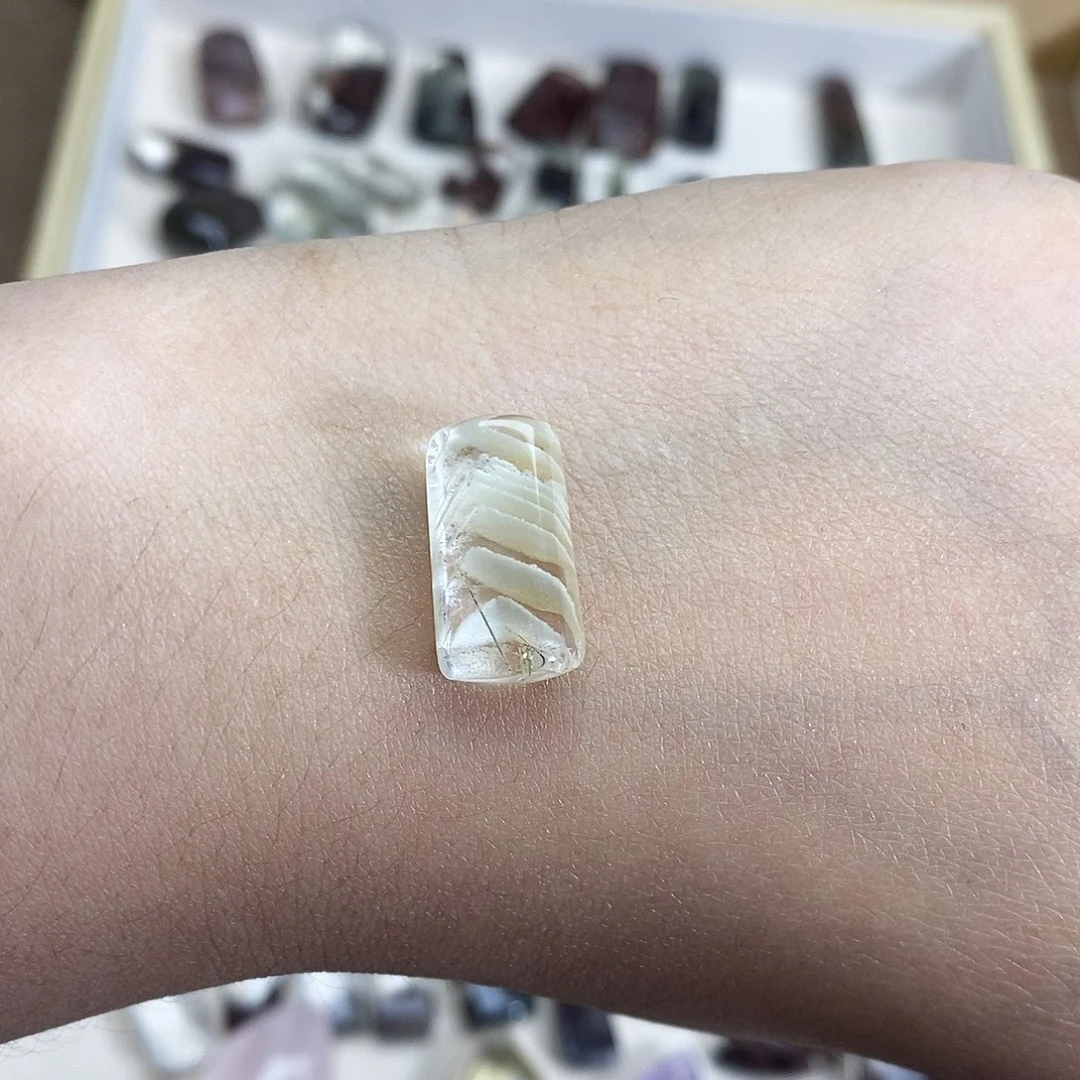 未镶嵌颈饰水晶小*?水晶