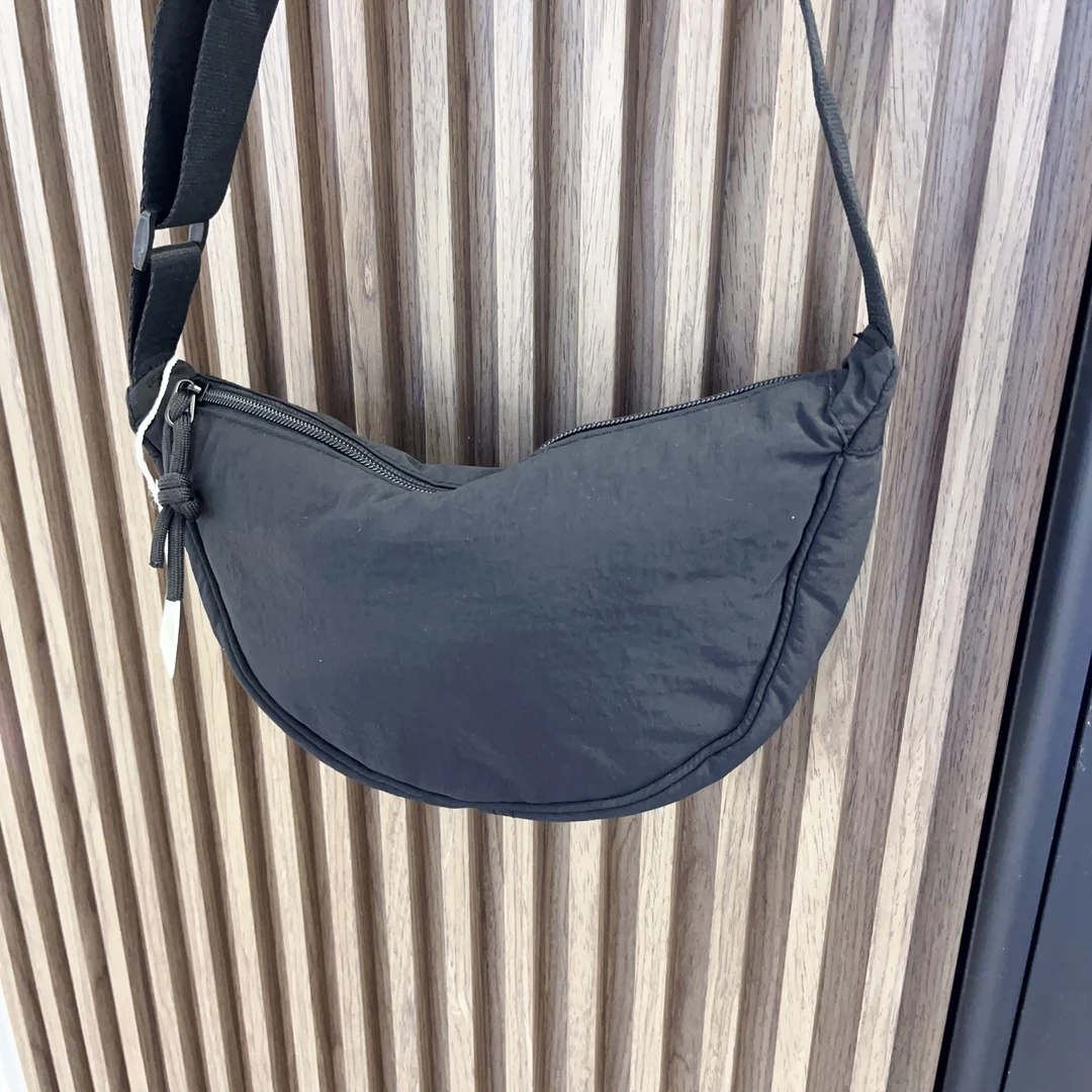 D220高品质黑色饺子包包