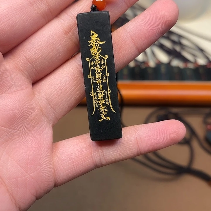 学***行和田玉未镶嵌颈饰