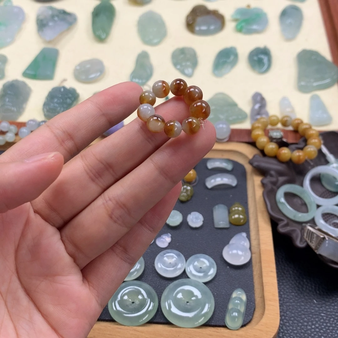 颈饰未镶嵌翡翠珠子