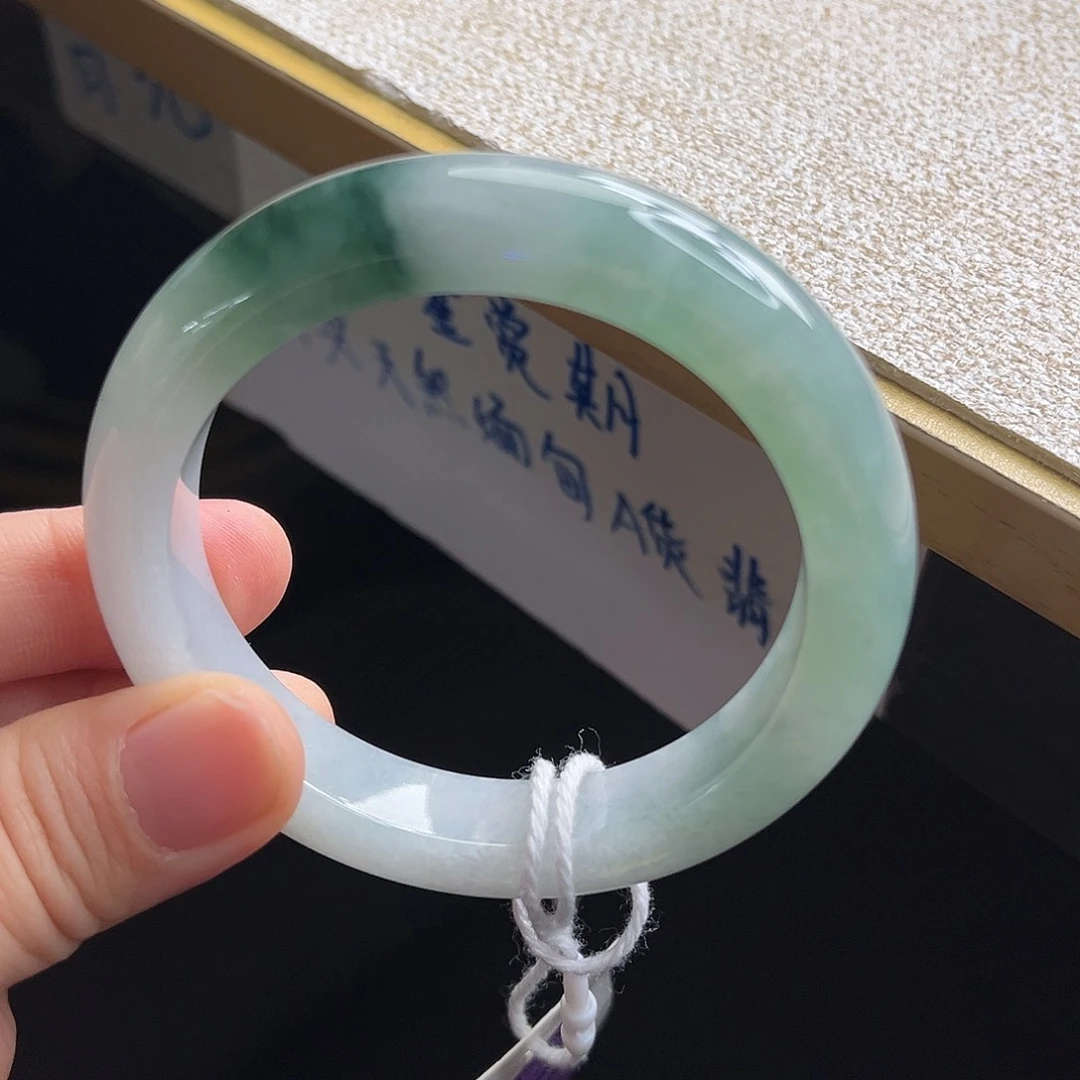翡翠未镶嵌手镯手镯