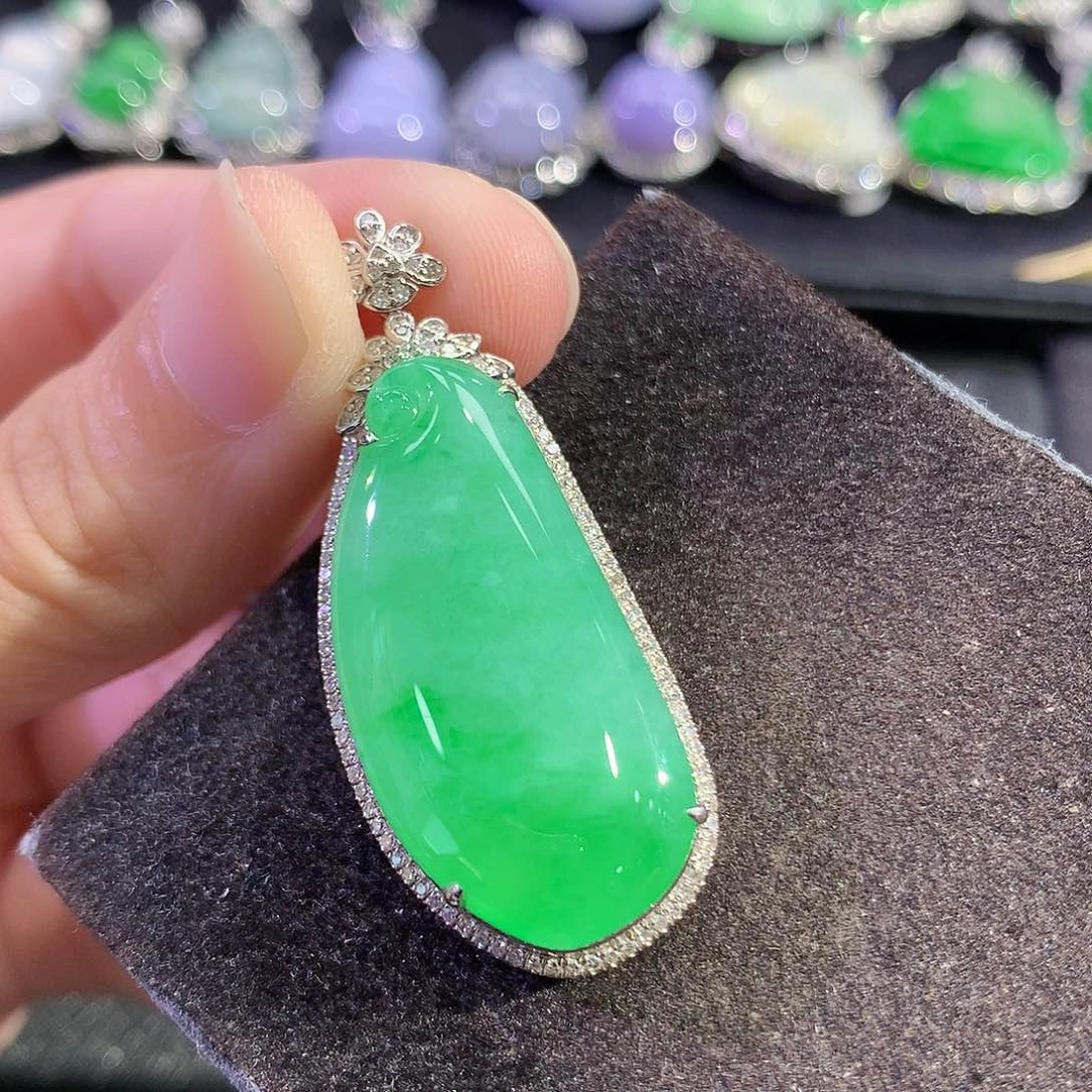 翡翠18K金镶嵌吊坠(赠链)