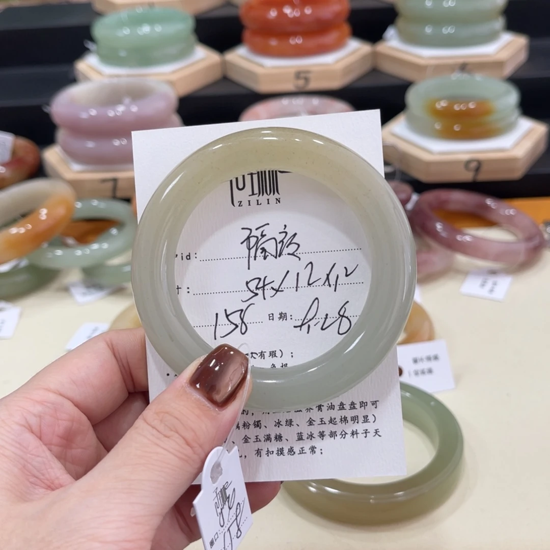 未镶嵌手镯石英质玉隔****威