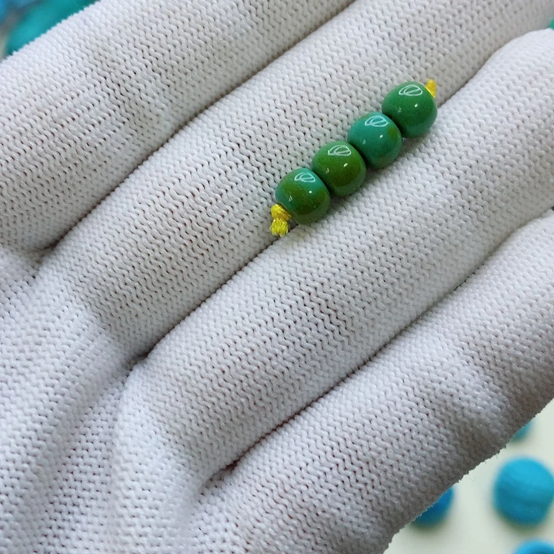 一组4颗菜籽绿老型